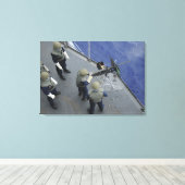 Een Amerikaanse zeeman vuurt een M2HB van 50 kalib Canvas Afdruk (Insitu (Houten vloer))