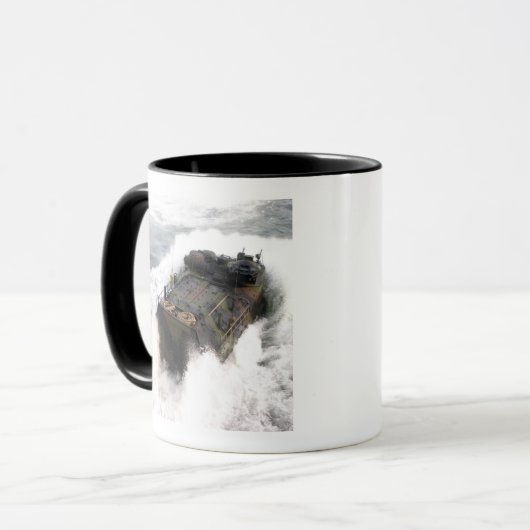 Een amfibievoertuig 2 mok (Voorkant links)