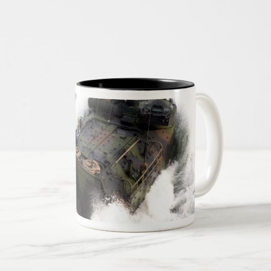 Een amfibievoertuig 2 tweekleurige koffiemok (Voorkant rechts)