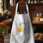 Een anananas-typografie-citaat zijn standaard schort<br><div class="desc">Wees een anananas Typografie Citaat Apron: Deze afbeelding van een ananas met de uitspraak: "Wees een ananas, sta groot, draag een kroon en wees zoet aan de binnenkant." Herinner jezelf aan je liefde voor alles wat tropisch is met dit verse platform. Het ideale geschenk voor een vriend, familielid of collega...</div>