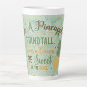 Een anananas-typografie zijn latte mok (Voorkant)