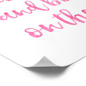 Een anananasappel met roze typografie-poster zijn poster (Hoek)