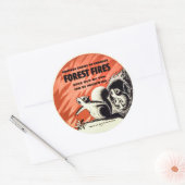 Een andere vijand om bosbranden  te veroveren ronde sticker (Envelop)
