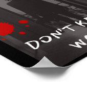 Een angstaanjagend Poster met een meisje bij een o (Hoek)