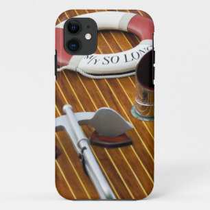 Een anker en een reddingsboei op een houten boot Case-Mate iPhone case