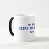 Een appel per dag houdt de dokter weg magische mok (Voorkant links)