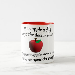 Een appel per dag houdt de dokter weg tweekleurige koffiemok