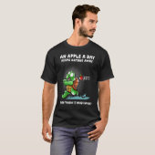 Een appel per dag houdt iedereen weg Nerd Turtle T T-shirt (Voorkant volledig)