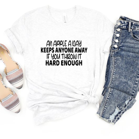 Een appel per dag houdt... Sarcasme Grappig meme T T-shirt