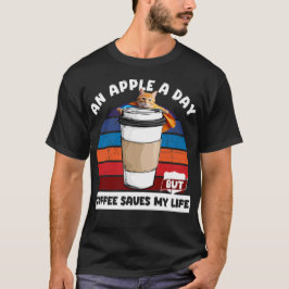 Een appel per dag, maar koffie redt mijn leven t-shirt