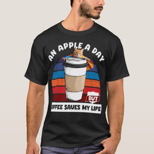 Een appel per dag, maar koffie redt mijn leven t-shirt (Voorkant)