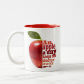 Een appel per dag tweekleurige koffiemok (Links)
