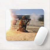 Een assaultman vuurt een Rocket Propted Grenade Muismat (Met muis)