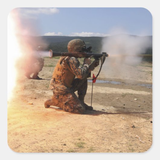 Een assaultman vuurt een Rocket Propted Grenade Vierkante Sticker (Voorkant)