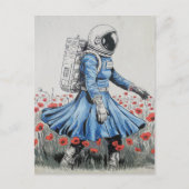 Een astronaut in een blauwe jurk die in klaprozen  briefkaart (Voorkant)