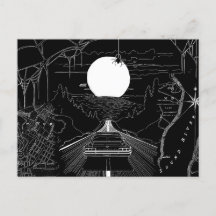 Een auto die door het bos en de bergen rijdt