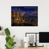 Een avond in Kuala-Lumpur nachtscene Poster (Thuiskantoor)
