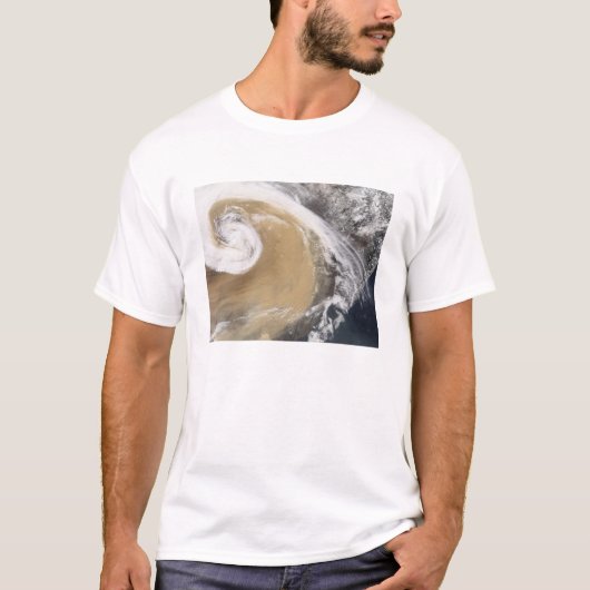 Een Aziatisch storm passeert de Stille Oceaan T-shirt (Voorkant)