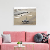 Een B-1B Lancer arriveert bij de Eielson luchtmach Canvas Afdruk (Insitu (Woonkamer))