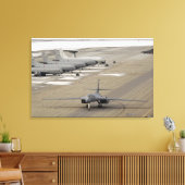 Een B-1B Lancer arriveert bij de Eielson luchtmach Canvas Afdruk (Insitu (Woonkamer))