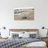 Een B-1B Lancer arriveert bij de Eielson luchtmach Canvas Afdruk (Insitu (Slaapkamer))