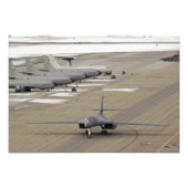 Een B-1B Lancer arriveert bij de Eielson luchtmach Foto Afdruk (Voorkant)