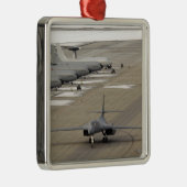 Een B-1B Lancer arriveert bij de Eielson luchtmach Metalen Ornament (Rechts)