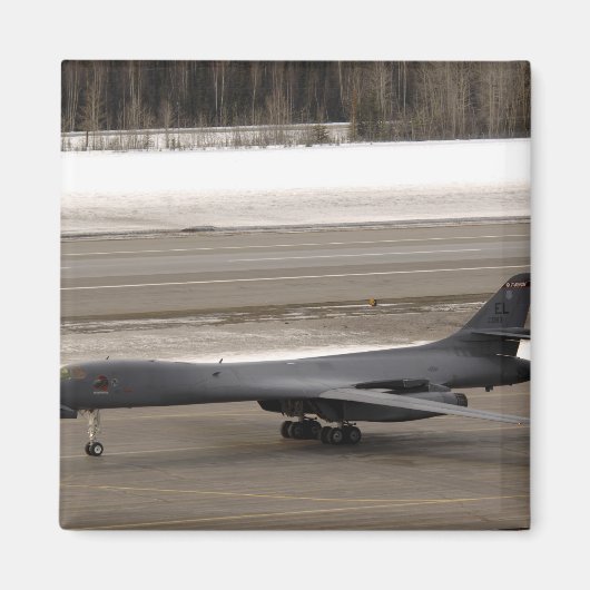 Een B-1B Lancer voert een aanraking uit en gaat Magneet (Voorkant)
