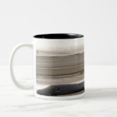 Een B-1B Lancer voert een aanraking uit en gaat Tweekleurige Koffiemok (Links)