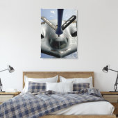 Een B-2-gedistilleerd vliegtuig in positie Canvas Afdruk (Insitu (Slaapkamer))