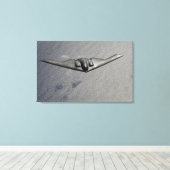 Een B-2-spirietvliegen over de Stille Oceaan Canvas Afdruk (Insitu (Houten vloer))
