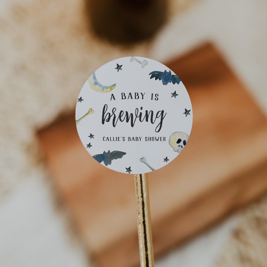 Een Baby breekt | Cute Halloween Baby shower Ronde Sticker