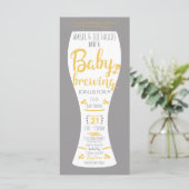 Een Baby brewing Co-Ed Brewery Baby shower nodigt  (Staand voorkant)