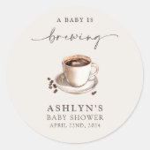 Een Baby brouwt Baby shower ronde Sticker (Voorkant)