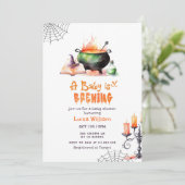 Een baby brouwt een leuk Halloween baby shower Kaart (Staand voorkant)