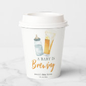Een Baby brouwt flessenbier Baby shower Papieren Bekers (Achterkant)