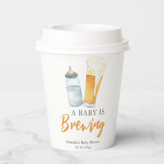 Een Baby brouwt flessenbier Baby shower Papieren Bekers (Achterkant)