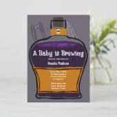 Een Baby Brouwt Halloween Shower Uitnodiging (Staand voorkant)