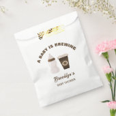 Een Baby brouwt koffie Baby shower bruin wit Bedankzakje (Gezegeld)