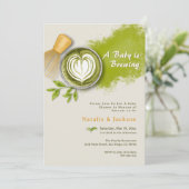 Een Baby brouwt Matcha Latte Baby shower Kaart (Staand voorkant)