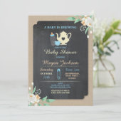 Een BABY IS AAN HET BROUWEN Blue Boy Shower Theepo Kaart (Staand voorkant)