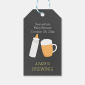 Een Baby is Bierglas Baby Fles Gift Label Cadeaulabel (Voorkant)