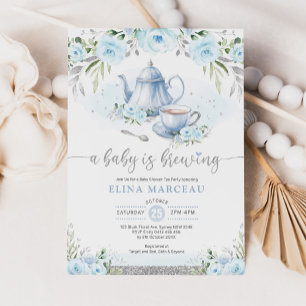 Een Baby is de Silver Blue Floral Tea Party Kaart