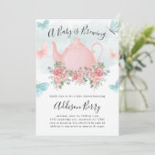 Een Baby is de Tea Party en de Butterfly Shower Kaart (Staand voorkant)