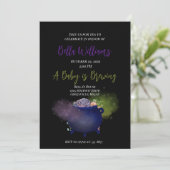 Een Baby is de Uitnodiging van het Witchy Baby sho (Staand voorkant)