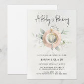 Een baby is een middagthee-baby shower. kaart (Voorkant / Achterkant)