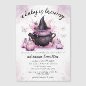 Een Baby is een roze halloween Baby shower Magnetische Uitnodiging (Voorkant)