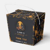 Een Baby is het Baby shower van de stekelkegel Bedankdoosjes (Achterkant)