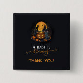 Een Baby is het Baby shower van de stekelkegel Vierkante Button 5,1 Cm (Voorkant)