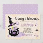 Een Baby is het Baby shower van een heks-halloween Kaart (Voorkant / Achterkant)